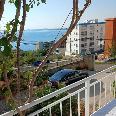 Foti アパート Vlorë